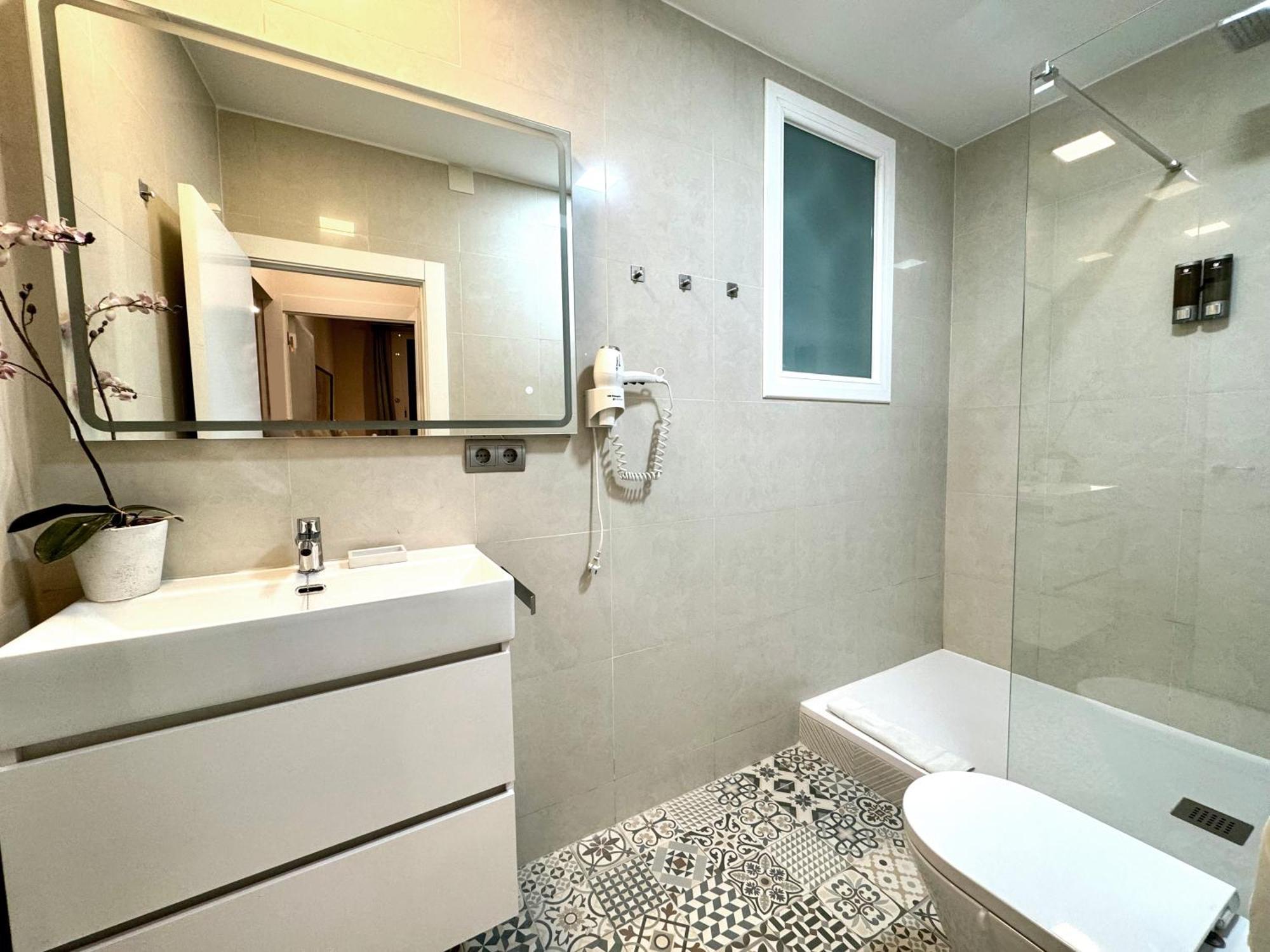 Apartament Colon Bcn 130 Mts 3 Dormitorios Port Vell บาร์เซโลนา ภายนอก รูปภาพ